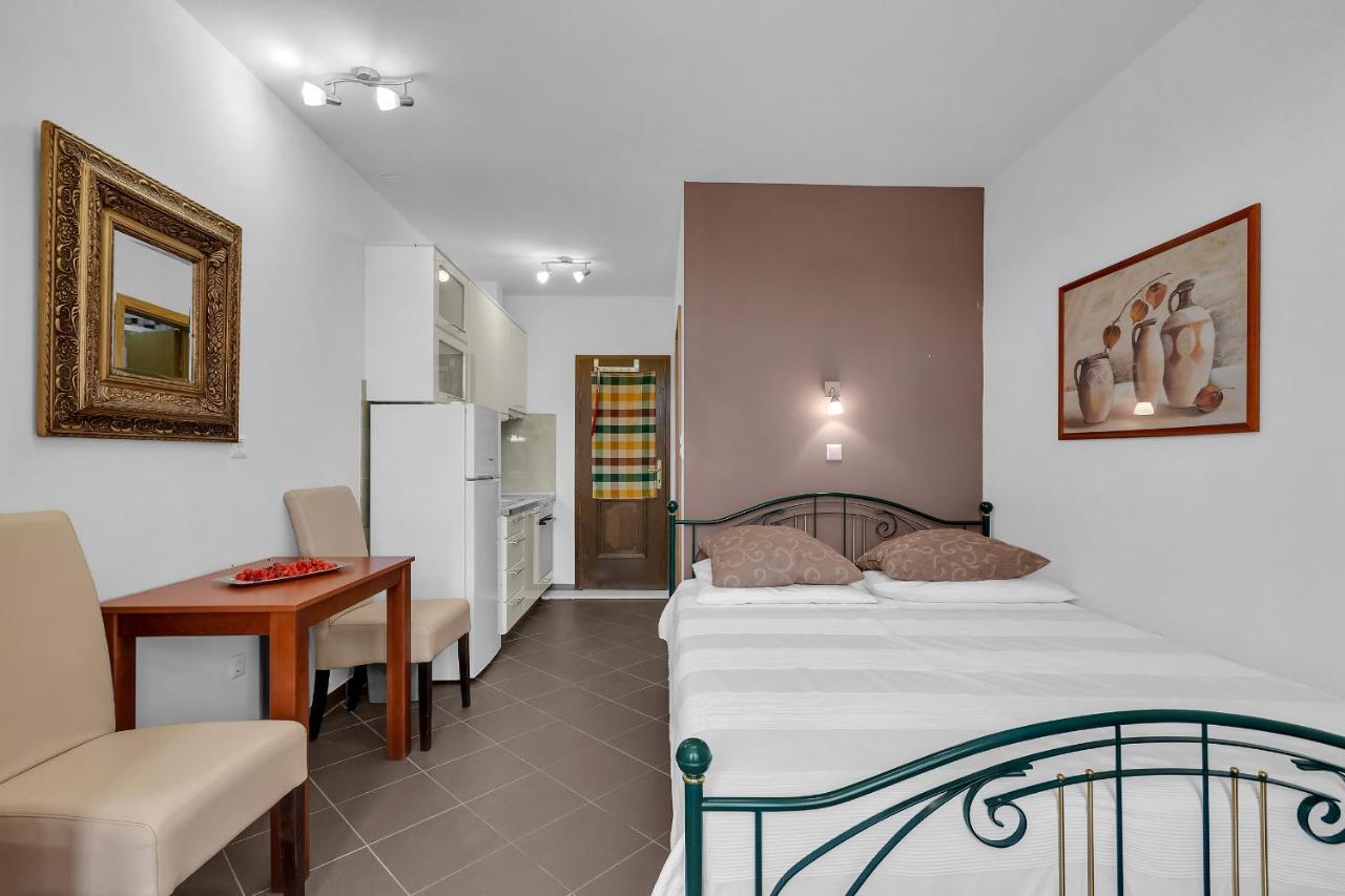 Guest House Lazeta Duce Exterior photo